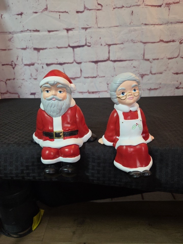 Vintage 1970s Mold Santa And Mrs Claus Ceramic Shelf Sitters Pair