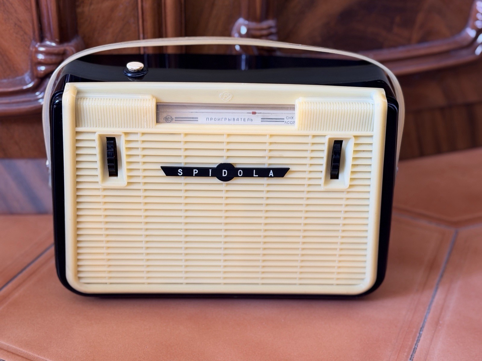 Vintage Soviet Transistor Radio Spidola VEF (1960s) - Rare Collectors Item