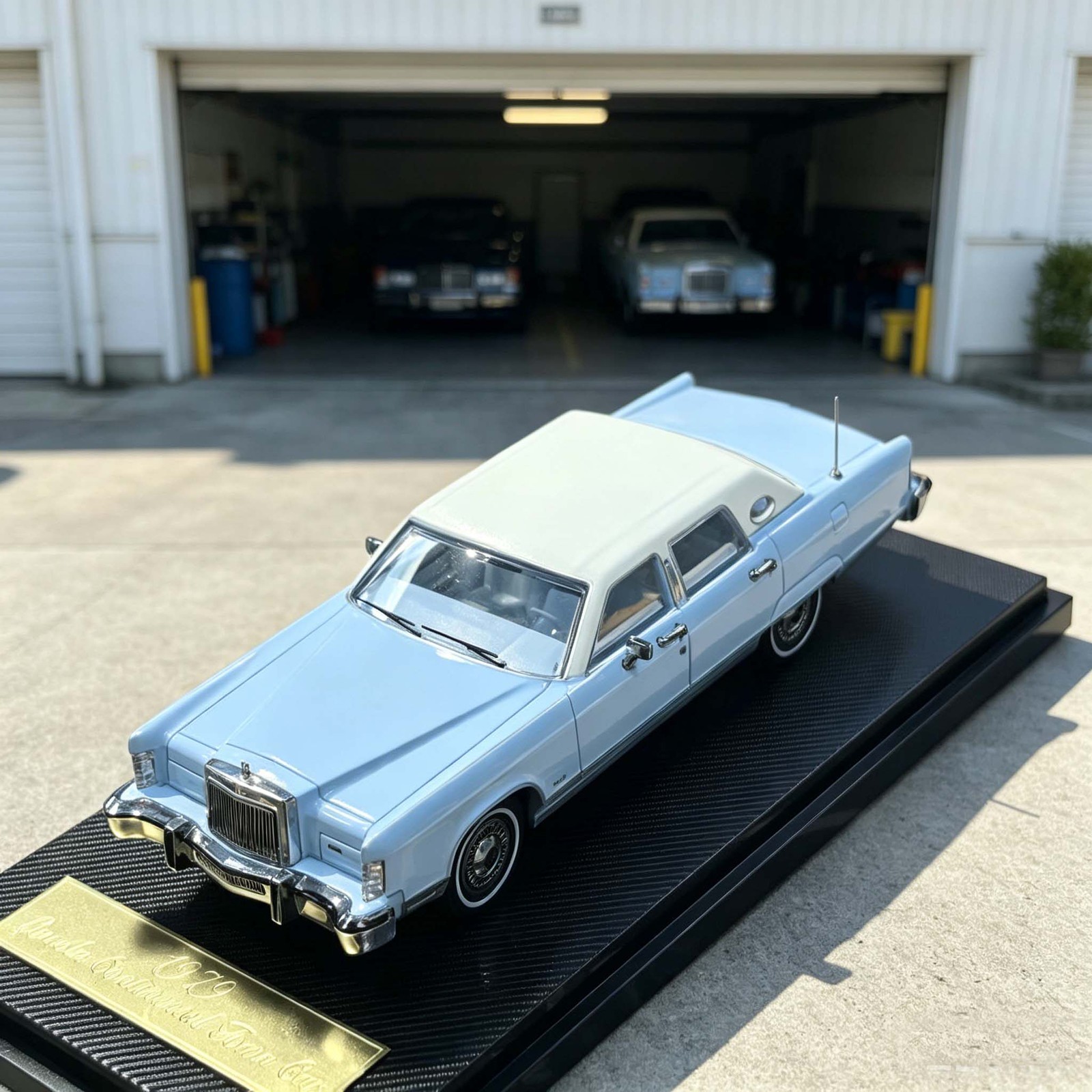 1:64 1979 Continental Town Car Alloy Model for Display Collectors