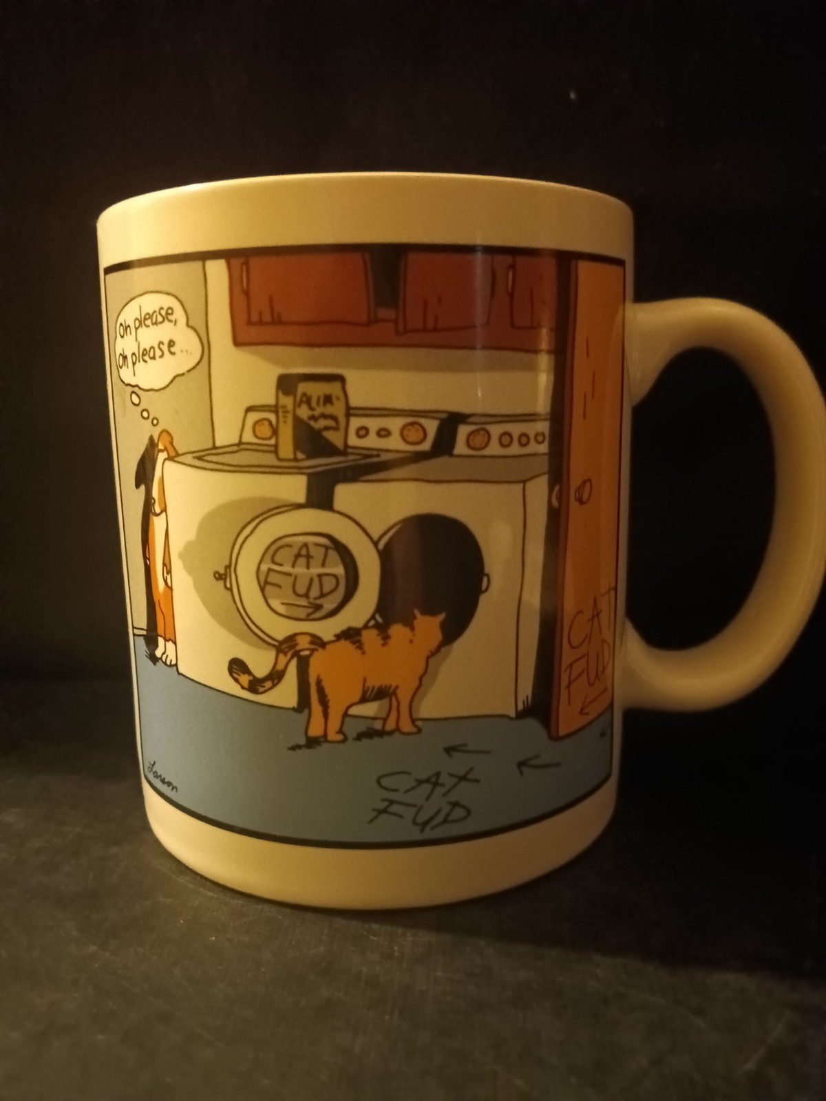 Vintage 1985, The Far Side (Dog Vs. Cat) Coffee Cup \
