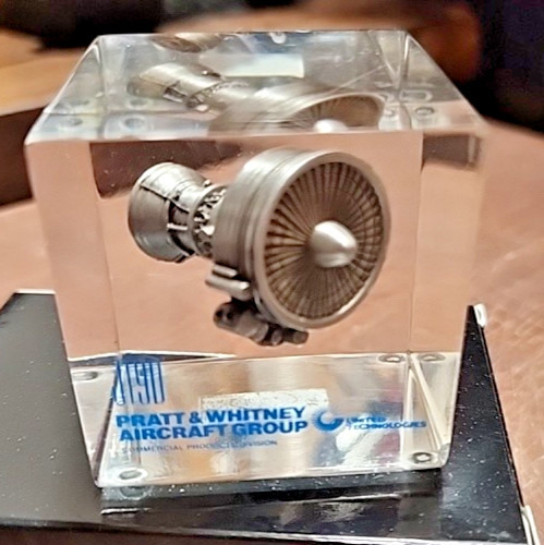PRATT & WHITNEY JT90 ENGINE - LUCITE DESK TOP MOMENTO