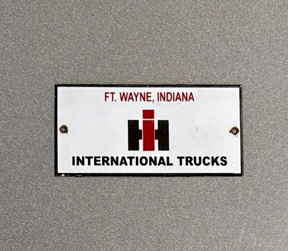 VINTAGE INTERNATIONAL HARVESTER PORCELAIN SIGN CAR GAS OIL TRUCK MOTORCYCLE
