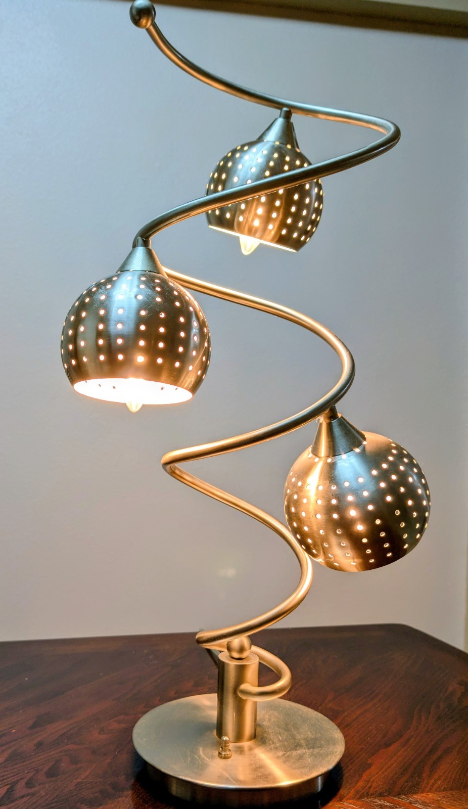 ANTHONY CALIFORNIA MODERN SIVER METAL TABLE LAMP