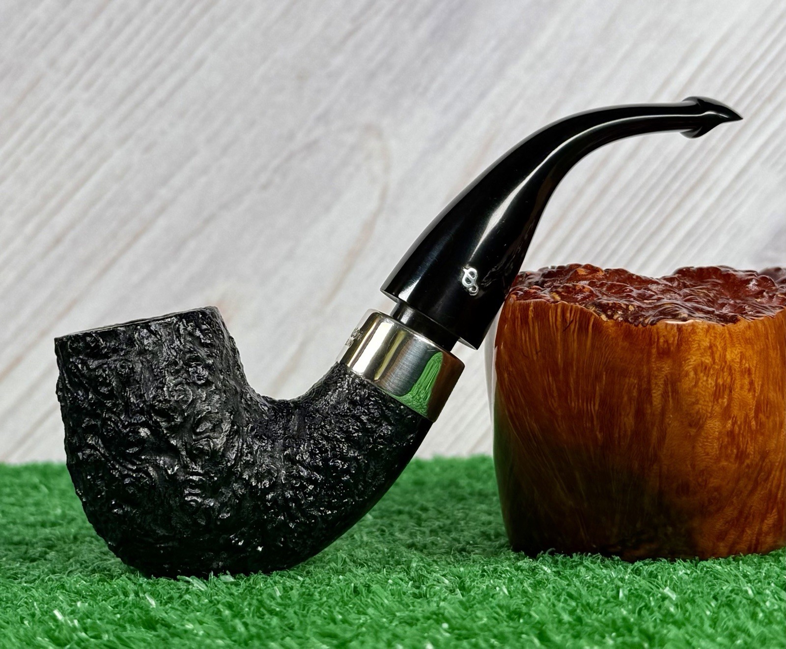 PETERSON DELUXE 9B SANDBLAST BENT BILLIARD ESTATE PIPE, HALLMARKED SILVER COLLAR