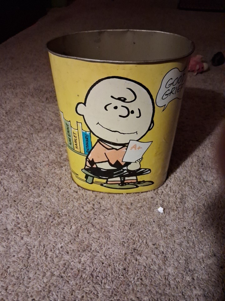 Vintage Cheinco Peanuts Charlie Brown Snoopy Metal Wastebasket Trash Can USA