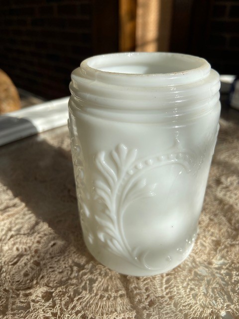 MILKGLASS 1/2 PINT BEADED VINES FLACCUS TYPE MUSTARD /PRESERVES JAR