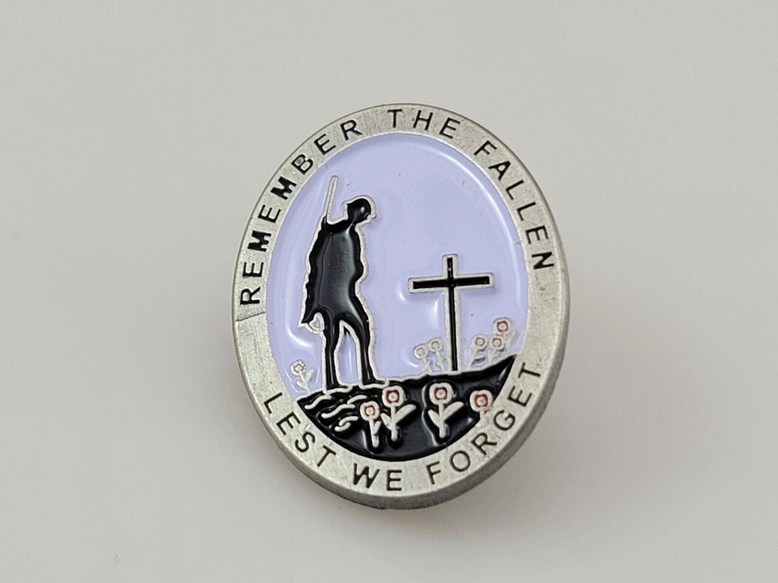 Veterans Remember The Fallen Lest We Forget Soldier Cross Red Poppy Oval Pin