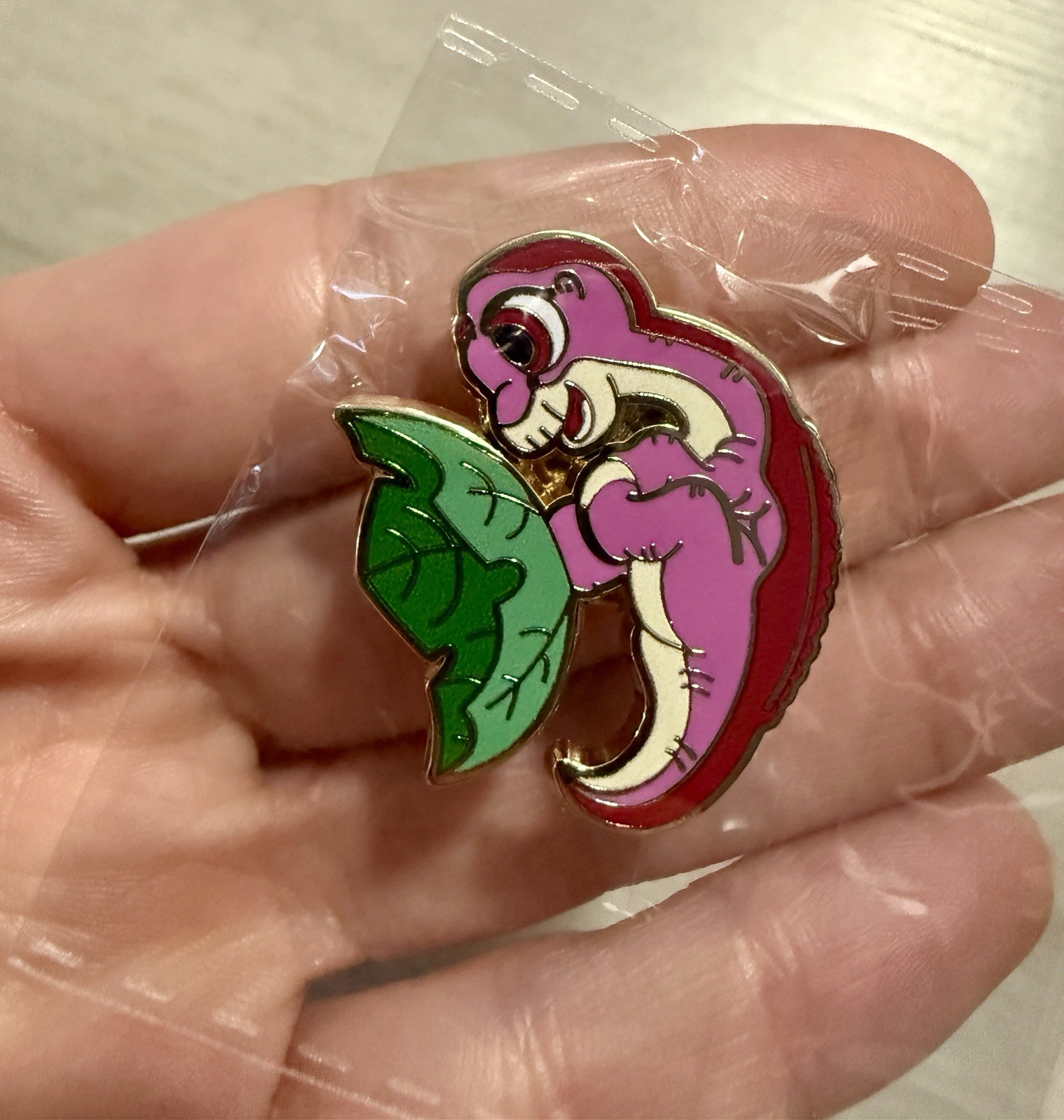 New THE LAND BEFORE TIME enamel pin - LITTLEFOOT W/ tree Star cartoon dinosaur