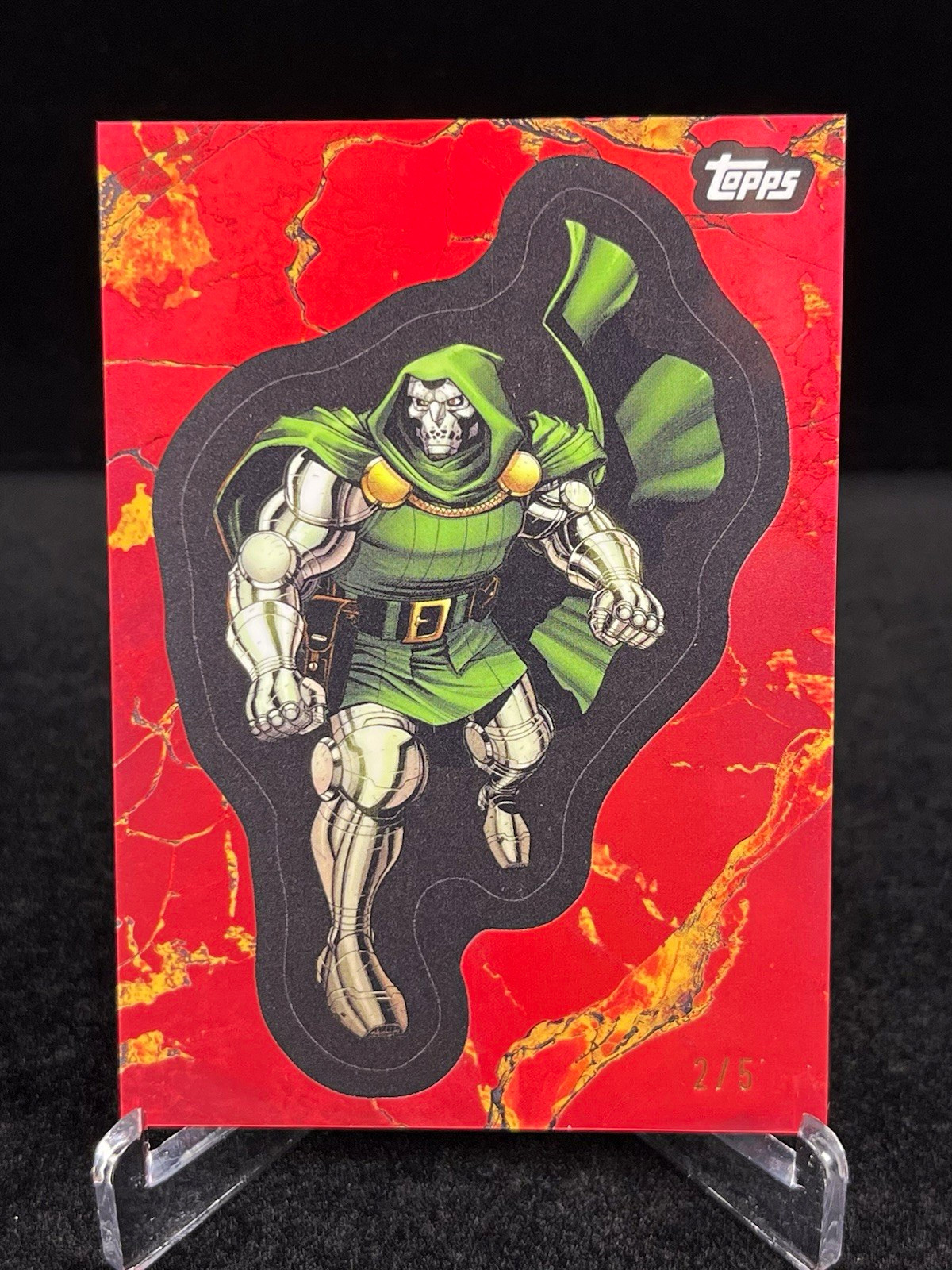 2025 Topps Marvel Comic Book Heroes Doctor Doom #115 Red &Gold Refractor 2/5 SSP