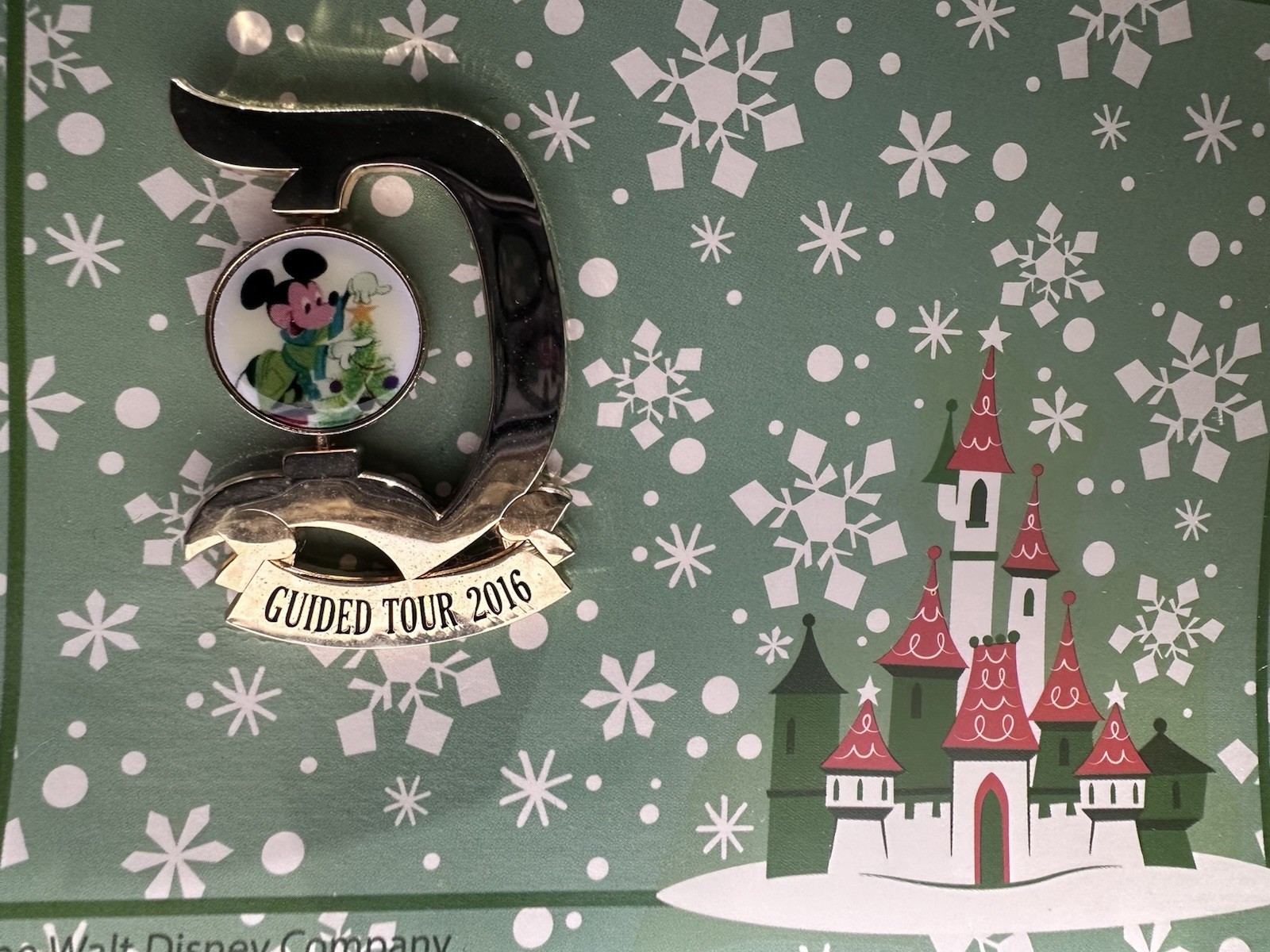DLR Holiday Time at Disneyland 2016 Guided Tour D Spinner Pin Exclusive