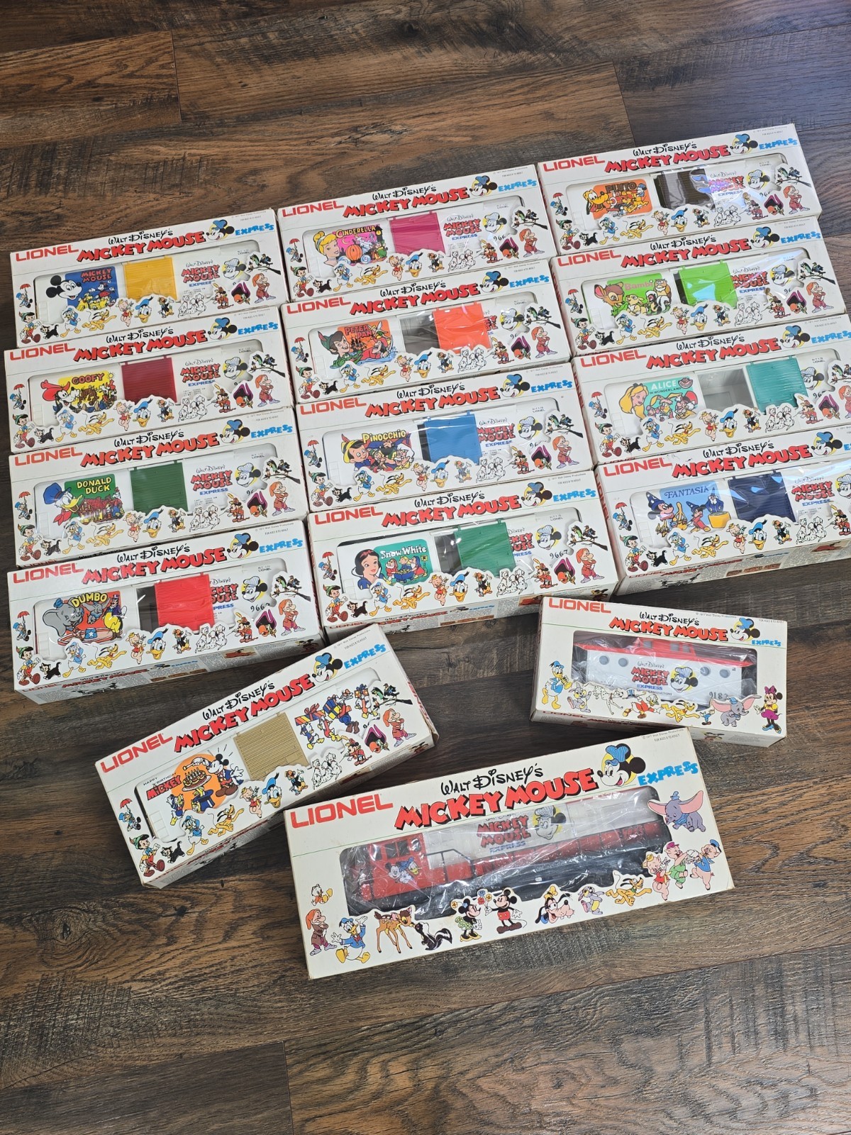 Lionel Disney Classic Character Collection Mickey Mouse Express 15pc Boxed Set