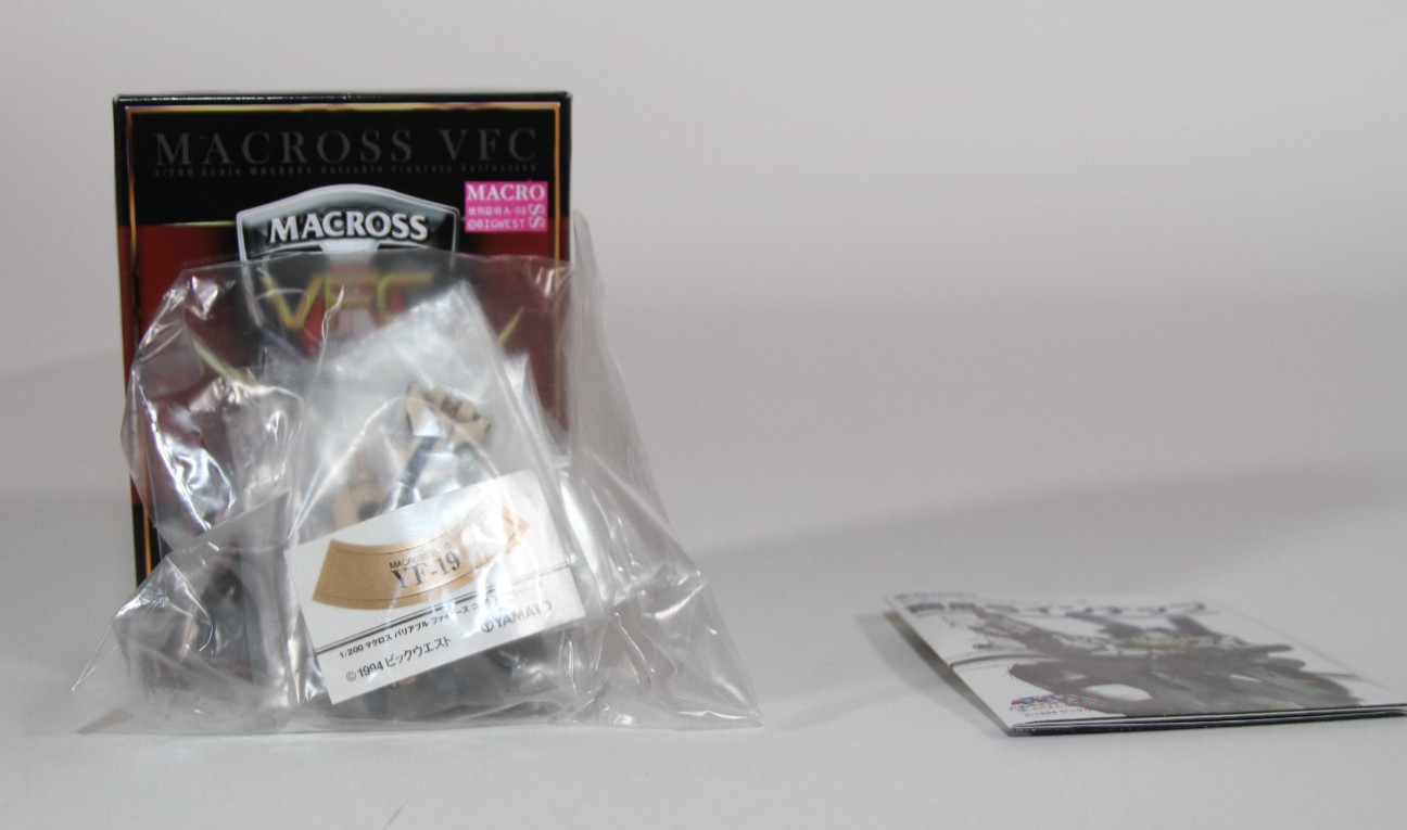 Yamato Macross VFC - YF-19  1/200 Scale Figure