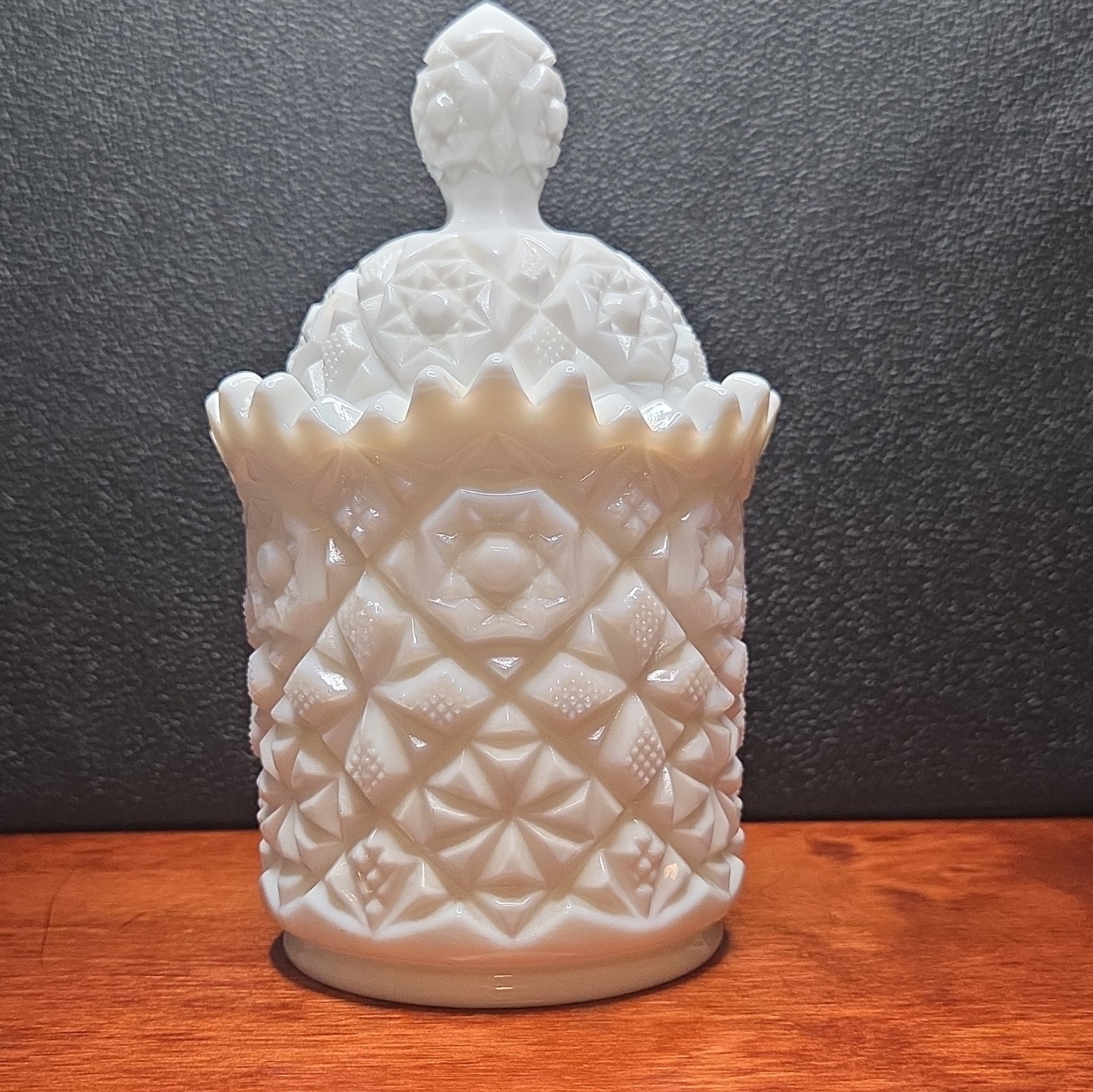 Vtg Fostoria Winburn Pattern Handmade Milk Glass Sugar Bowl with Lid 