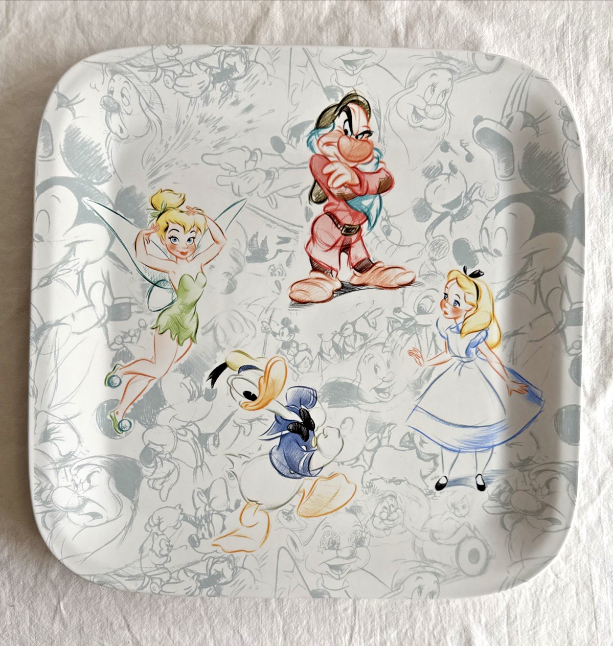 WORLD OF DISNEY Studio Collection PLATTER 14 1/2\