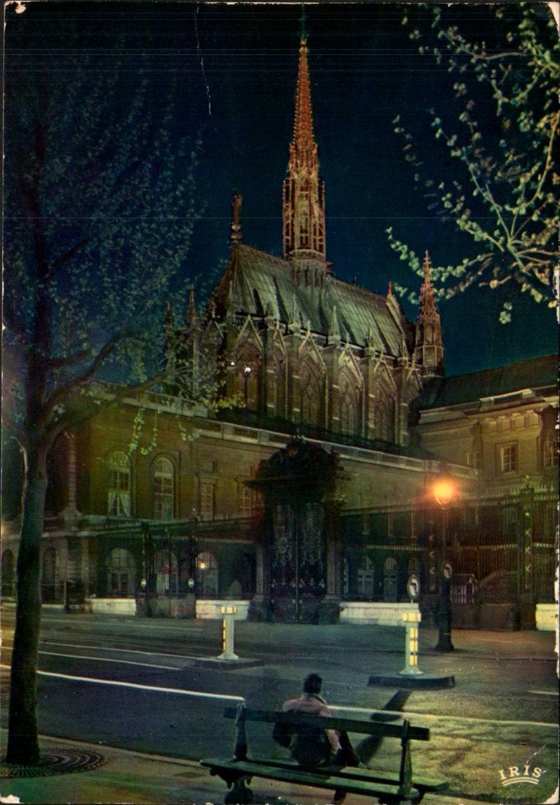 Paris - La Sainte Chapelle illuminated at night - Vintage Postcard - circa 1979