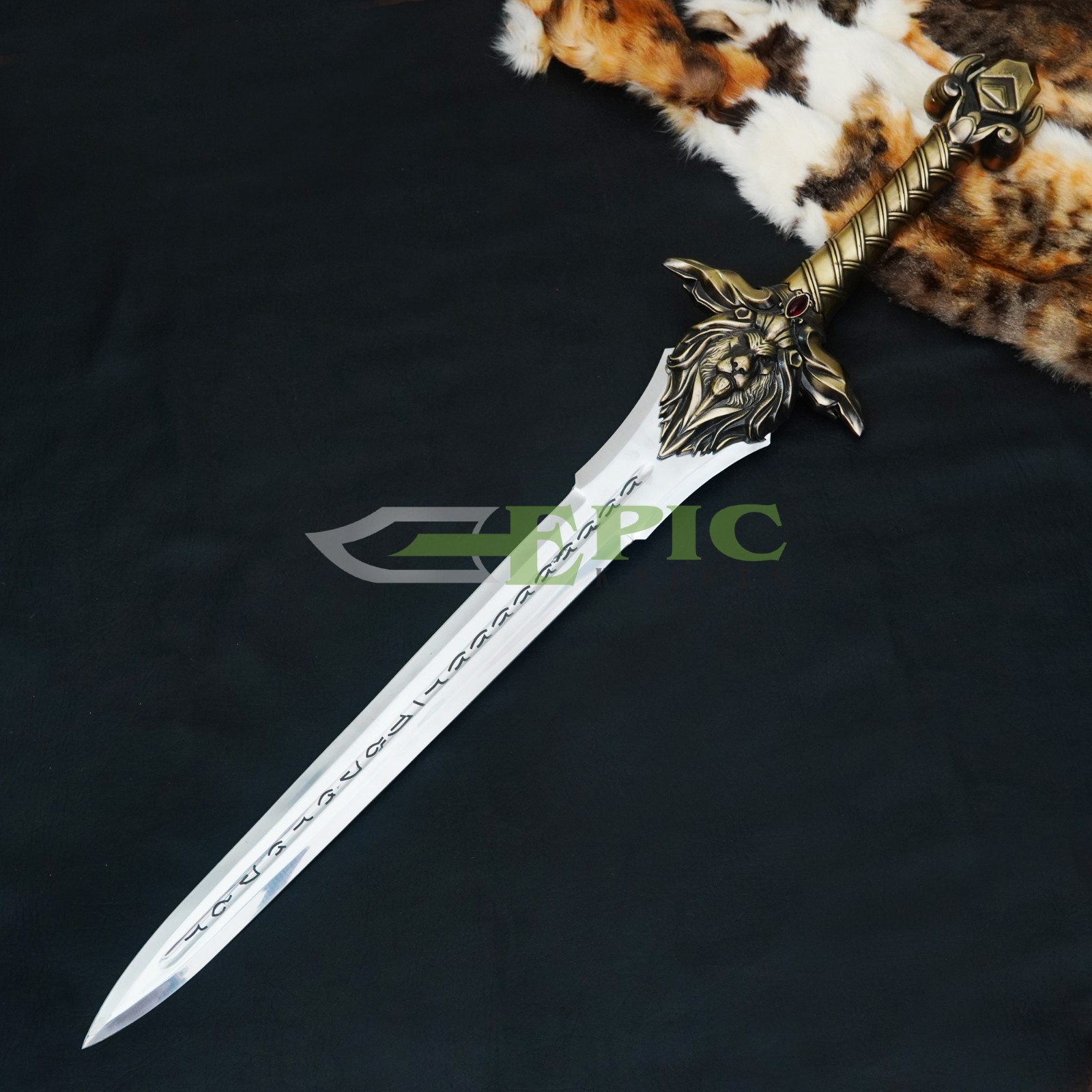 Handmade world of Warcraft Royal Guard sword Alliance Lion Head Storm wind Sword