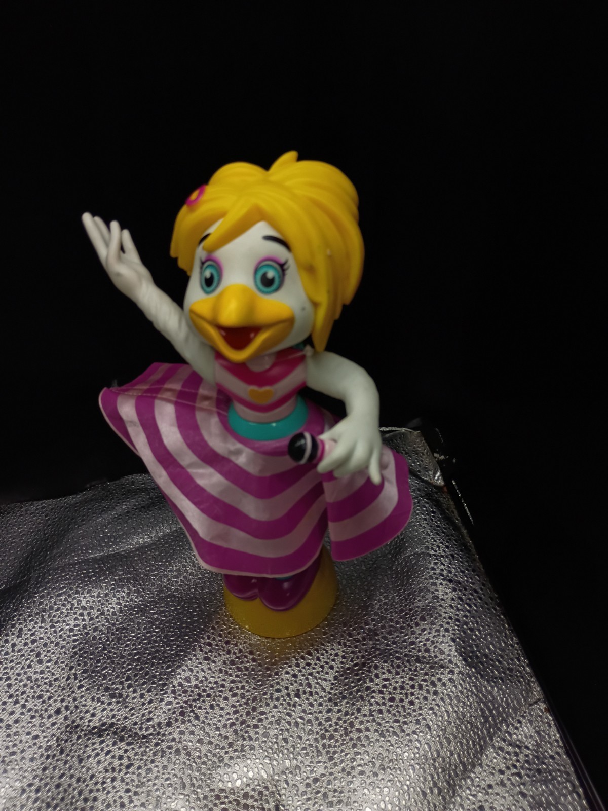 Vintage Chuck E Cheese Helen Henny Duck Goose Spin Swirling Twirl Spin Toy Works