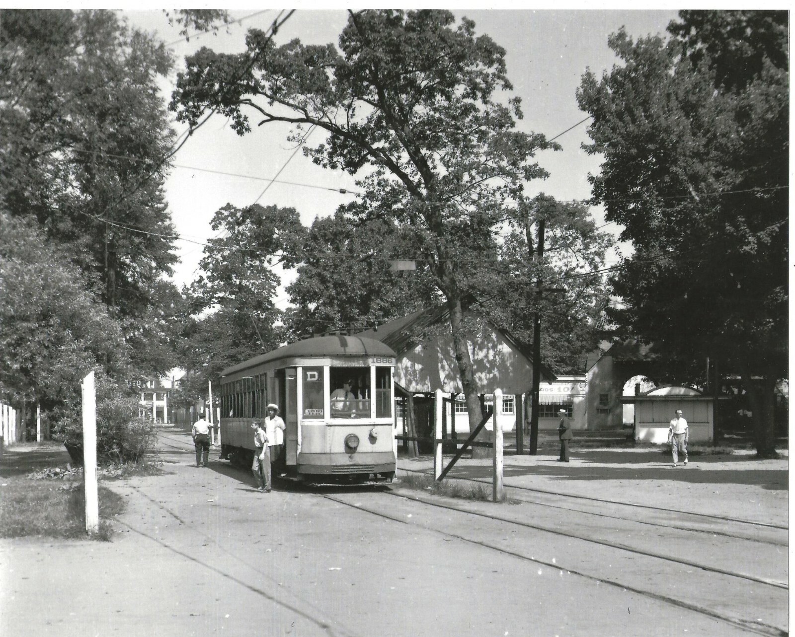 REPRINT-1947 TROLLEY 8 X 10  B/W PHOTO AT SAVIN ROCK STATION, WEST HAVEN, CONN