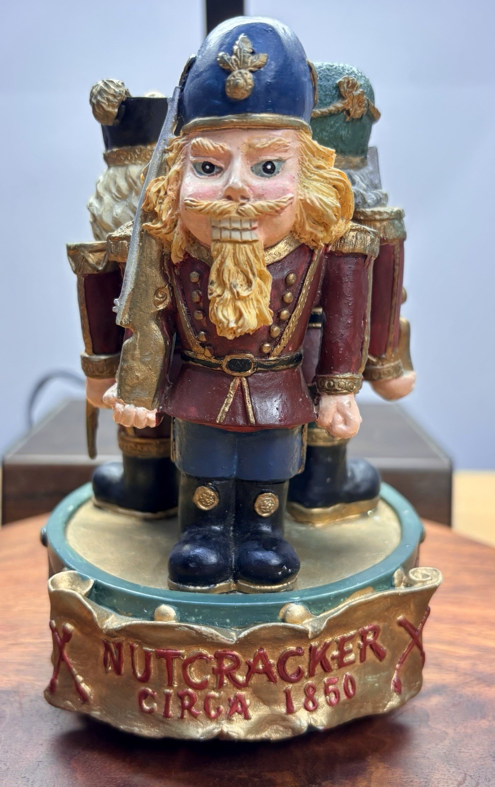 Vintage 1992 Christmas Streets Nutcracker Circa 1850 Music Box Here Comes Santa