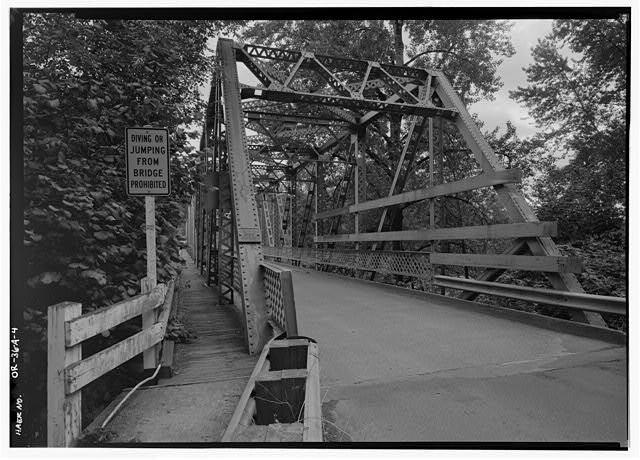 Photo:Troutdale Oregon Sandy River Bridge 1930s steel truss bridge sign