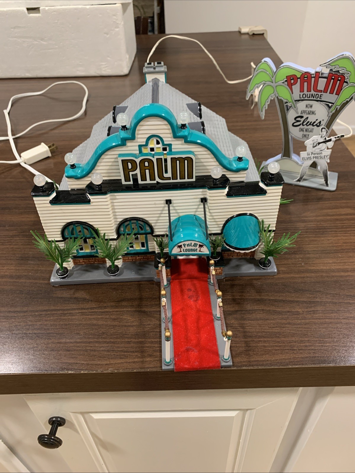 PALM LOUNGE Original Snow Village Department 56 55046 & PALM LOUNGE SIGN