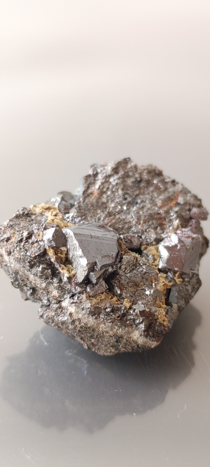 TOP  PYRARGYRITE  CRYSTALS 1CM  SHARP METALLIC  MATRIX  SIZE 4cm,  BOLIVIA