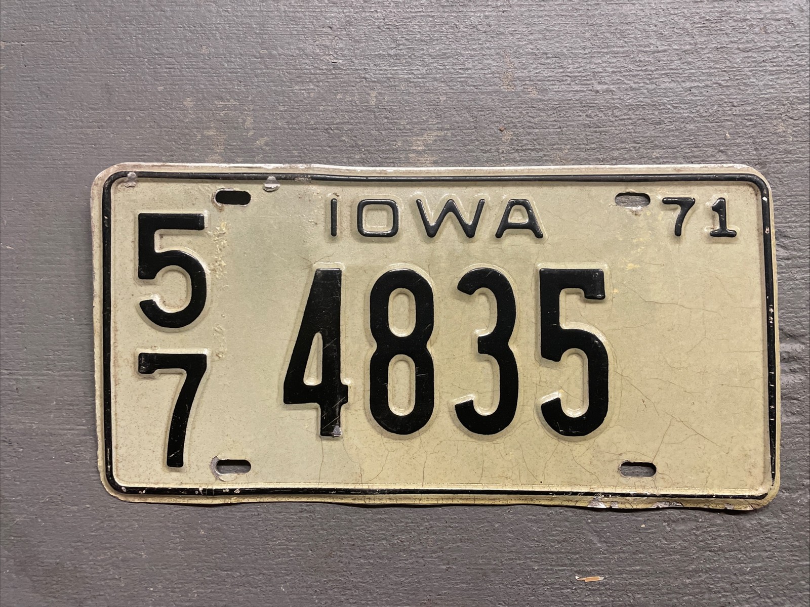 VINTAGE 1971 IOWA LICENSE PLATE WHITE/BLACK EMBOSSED 57-4835 COOL😎