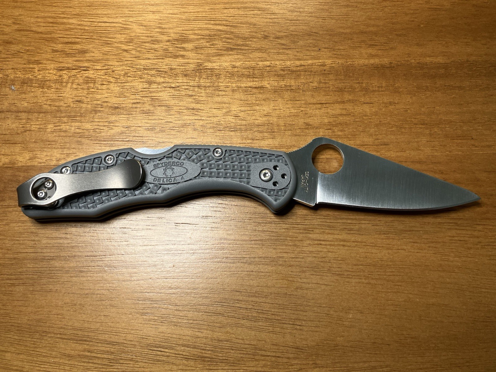 Excellent Condition SPYDERCO Delica 4 Gray Knife VG-10, Custom TITANIUM MXG Clip