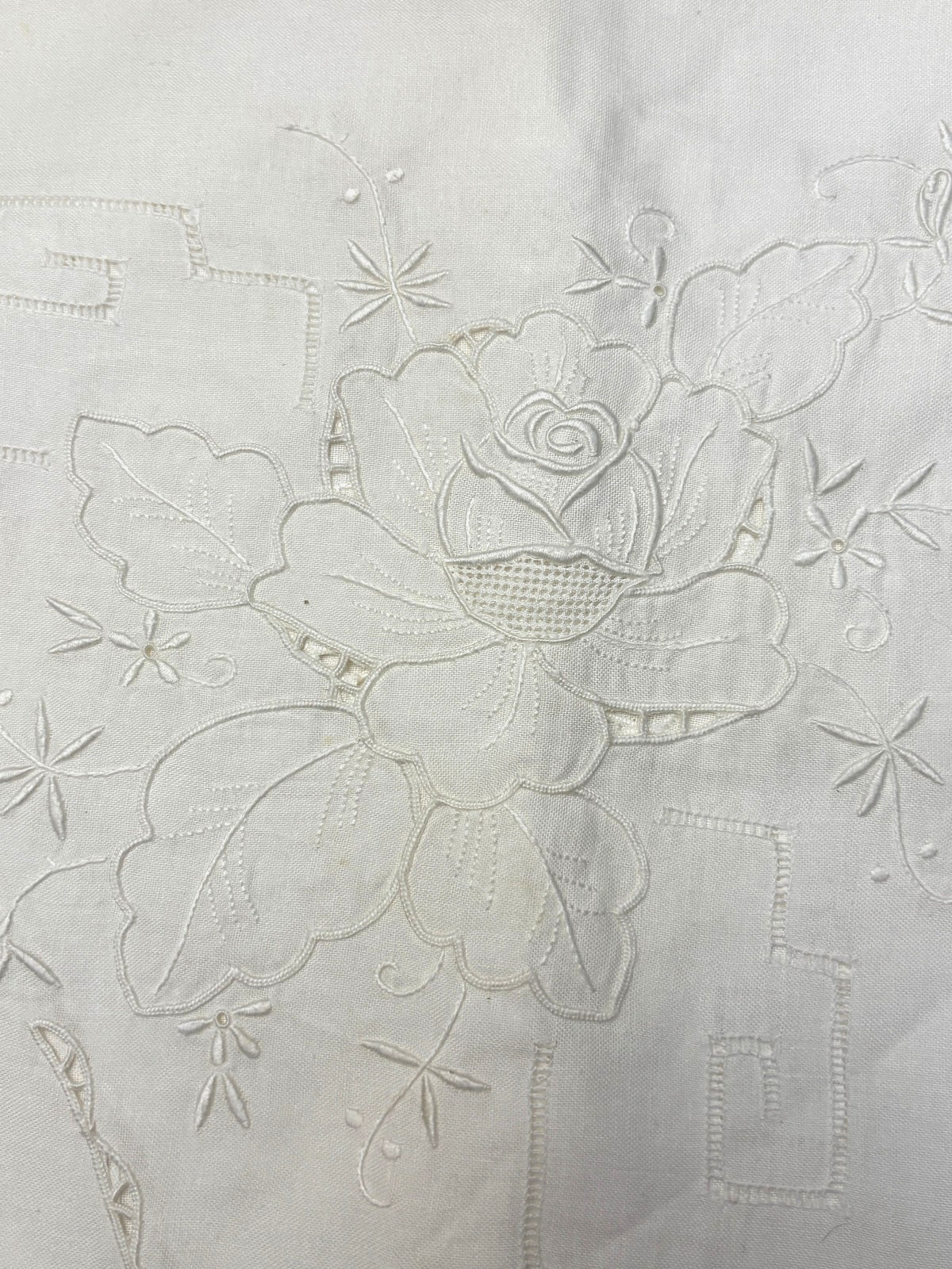 VTG Hand Embroidered Tea Table Cloth Table Runner 47\