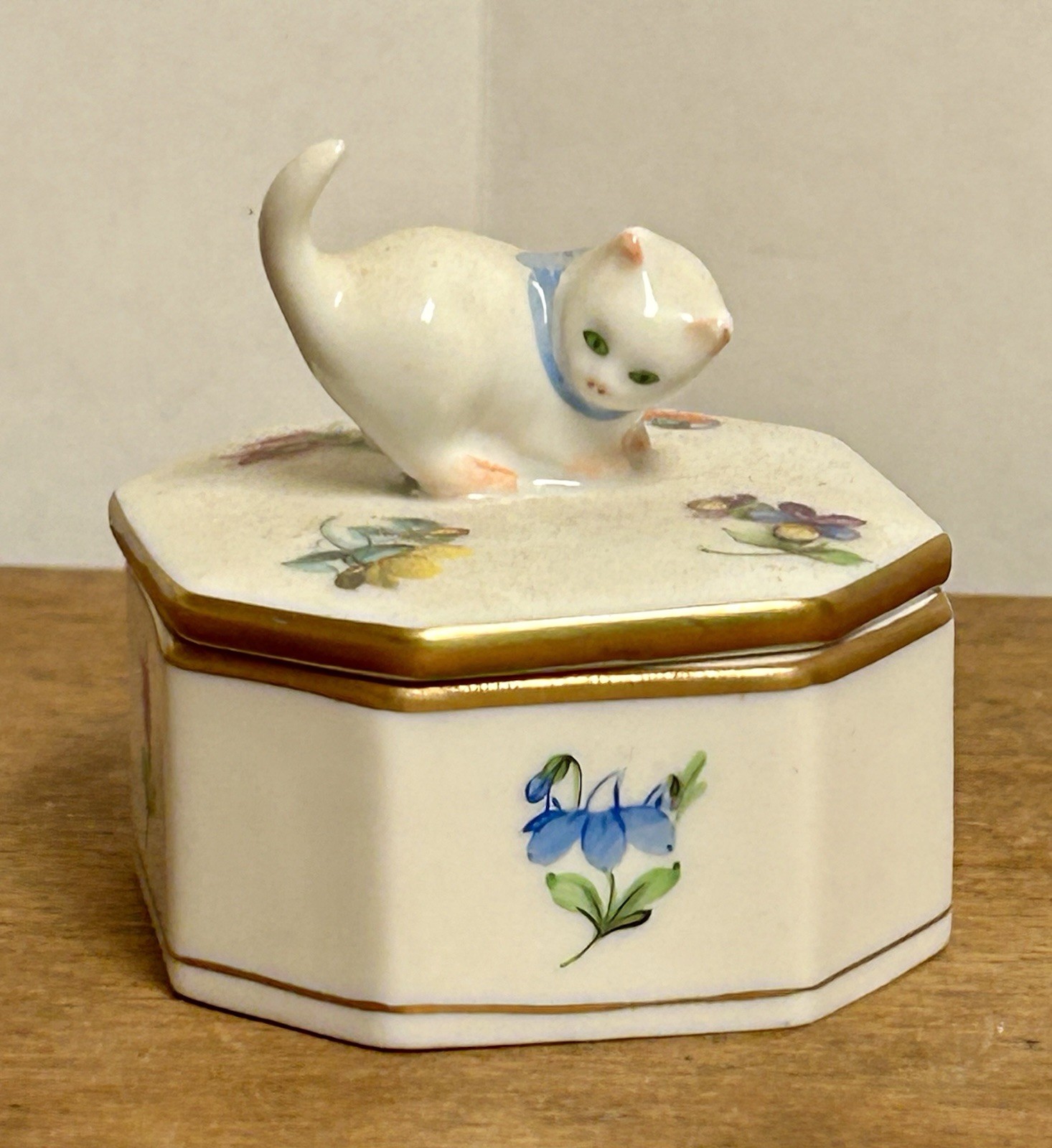 Vintage Signed Herend Kitty Cat Porcelain Trinket Box