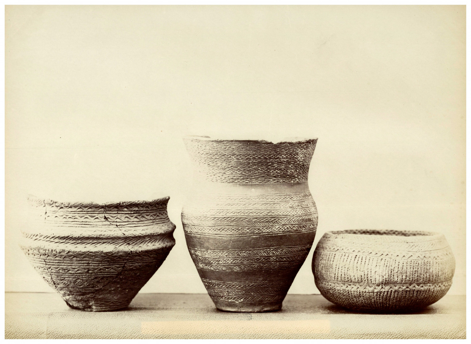 William Axon Mansell, British Museum, England and Ireland, Terracotta Urns vint