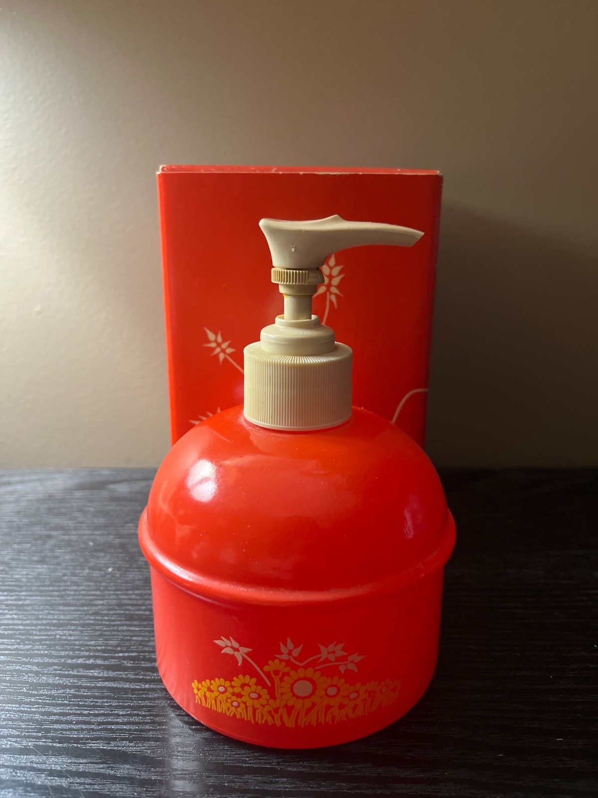 Vintage Avon Country Kitchen Red Hand Lotion Bottle Pump w/ Box