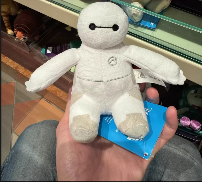 Authentic 2025 HK Disney Parks Baymax Magnetic Shoulder Pal Plush Doll Age 13+