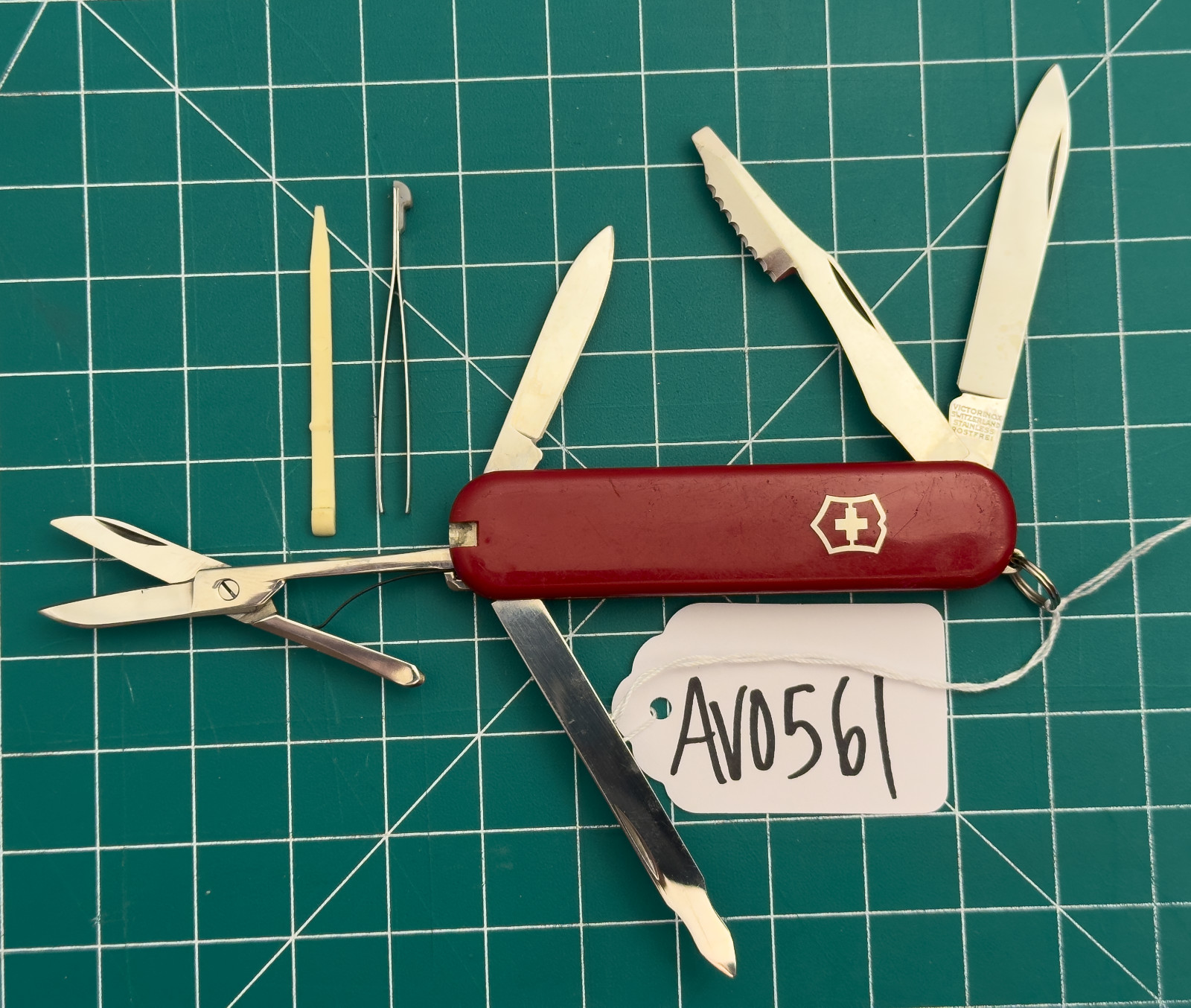 Retired Victorinox 74mm Executive Red Swiss Army Knife #AV0561