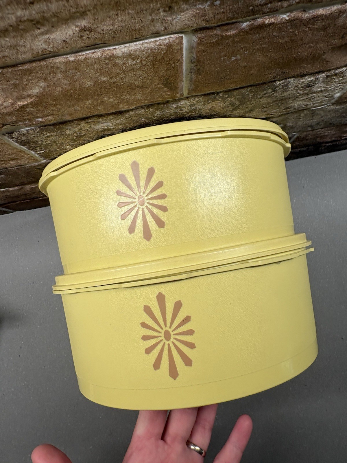 2 VTG Harvest Gold Yellow Tupperware 8\