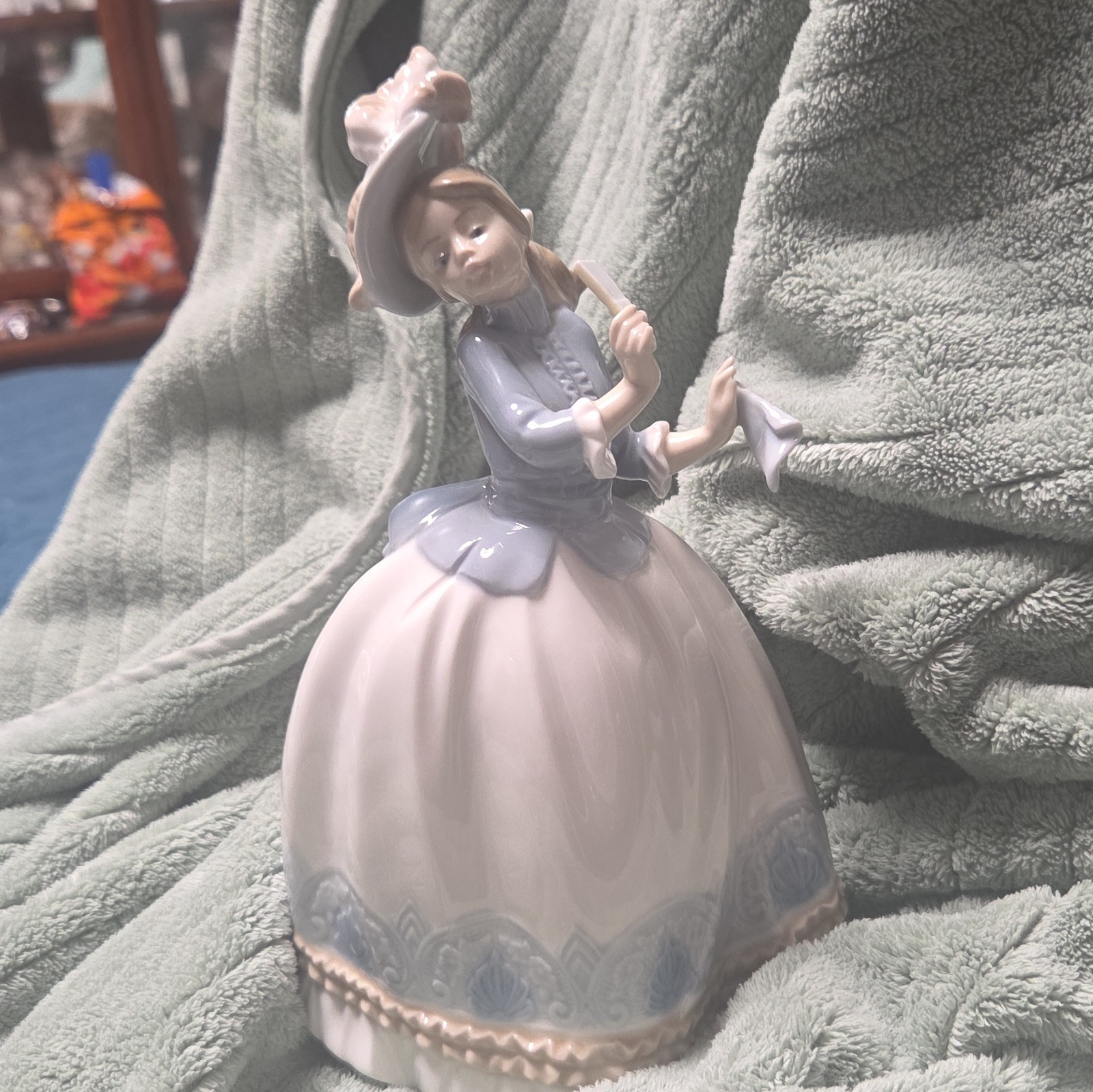 VINTAGE NAO BY LLADRO PORCELAIN FIGURINE 