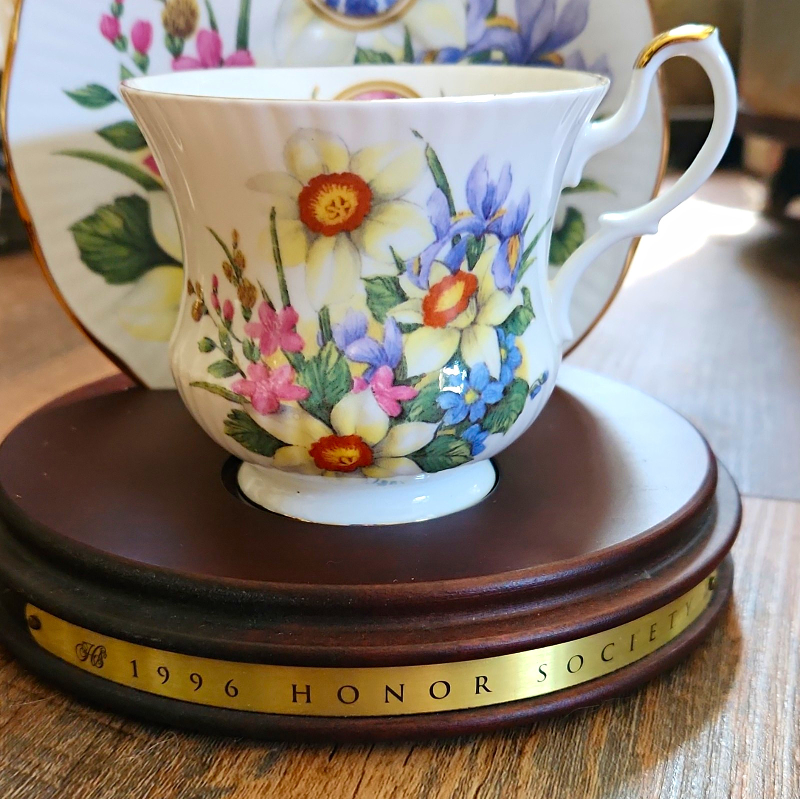 Queen\'s Avon Honor Society 1996 Bone China Floral Teacup & Saucer White Gold