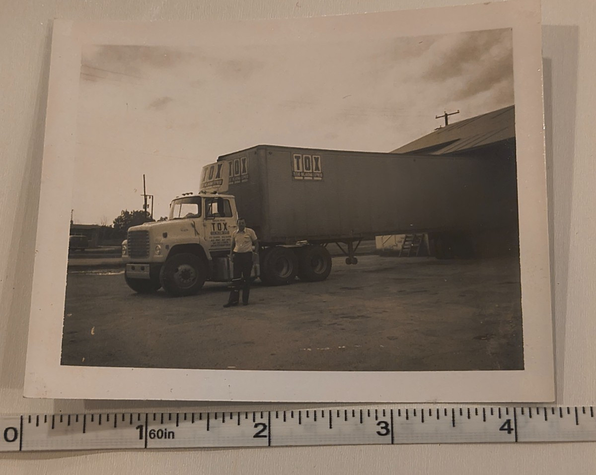 1977 Photo Ford Semi Truck Texas Oklahoma Express TOX Fort Worth TX Terminal