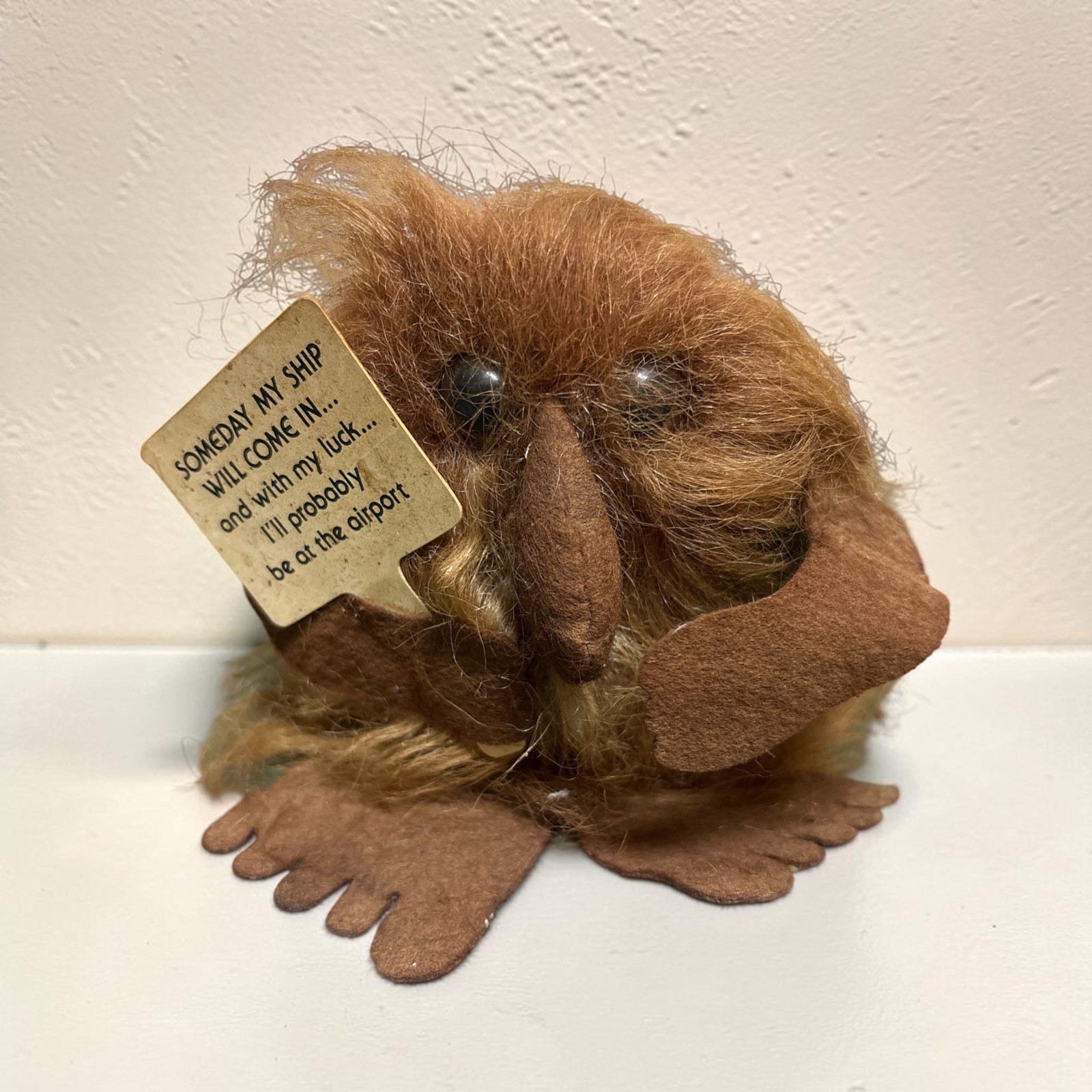 RARE C.M. PAULA CO. 1970\'s NOVELTY PLUSH LONGHAIR TROLL BIG FOOT HOLDING SIGN