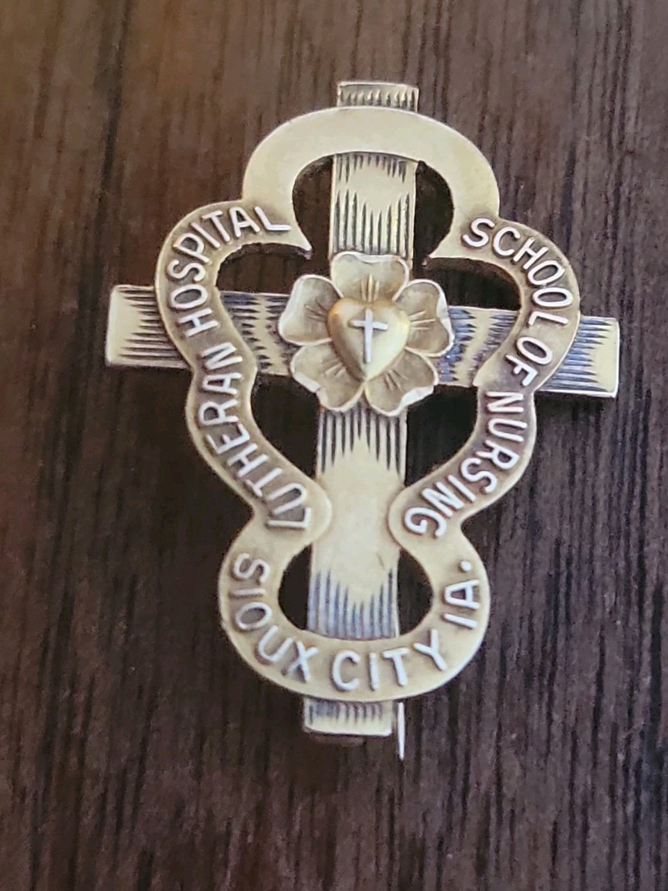 Vintage 10K Yellow Gold SIOUX CITY IOWA LUTHERAN HOSPITAL School Of Nursing Pin