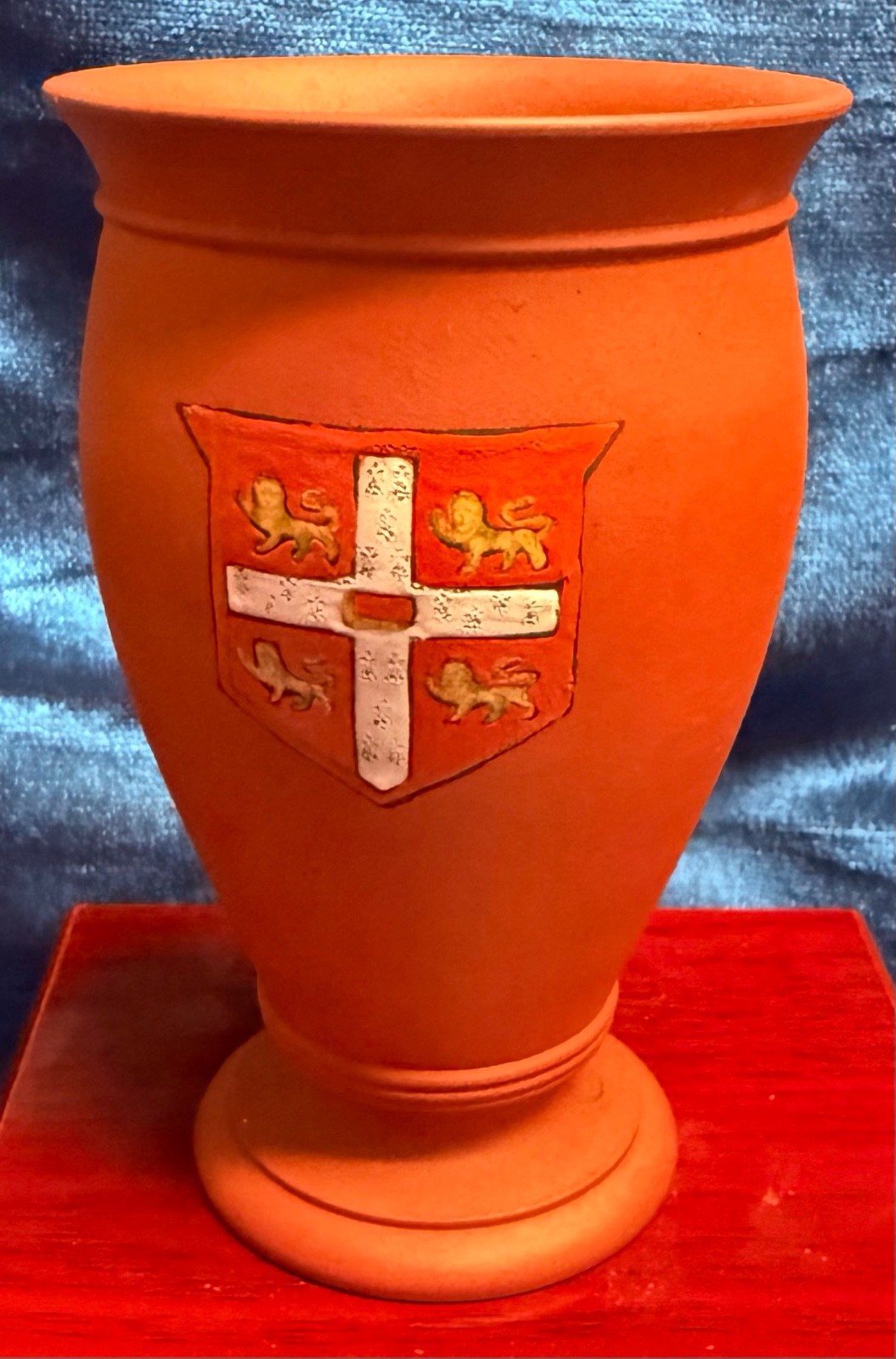 👀 Rare Vintage Wedgwood Terracotta Armorial Bud Vase 4” 👀