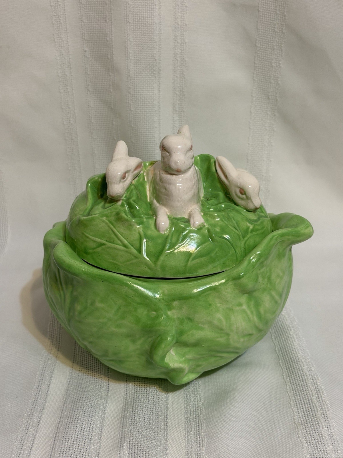 Vintage 1977 Holland Mold Lenore Ceramic Cabbage Bowl Rabbits 7.5\