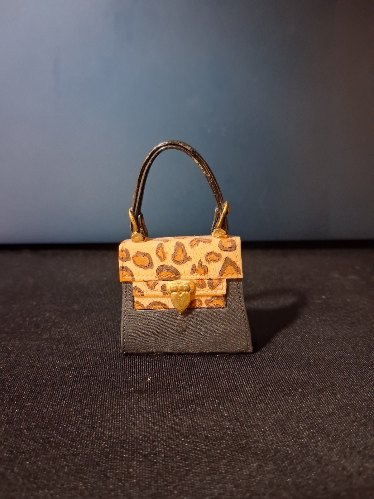 Vintage miniature 1/2 scale resin handbag w/lower black body w/leopard print fla