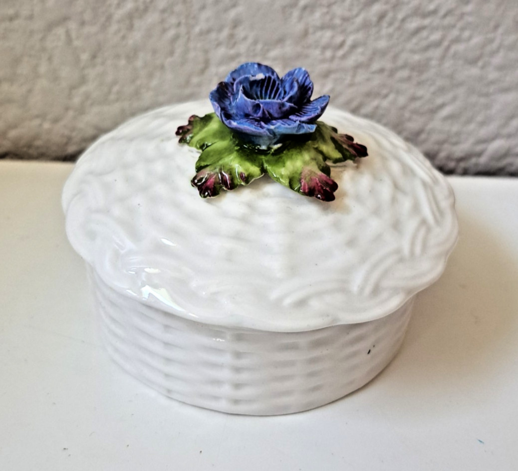 VTG. Ansley England Fine Bone China White w/Lid Trinket Box Blue Rose Flower