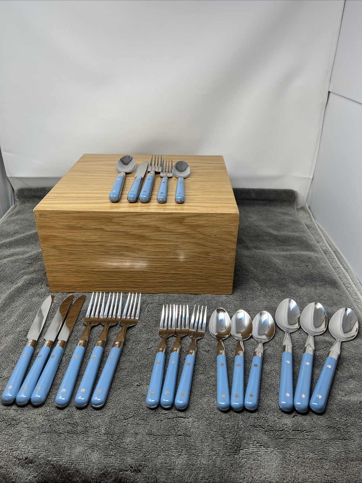 VTG  Life Time Light Blue 20 Piece Flatware- Paris Splendor Made In Korea EUC