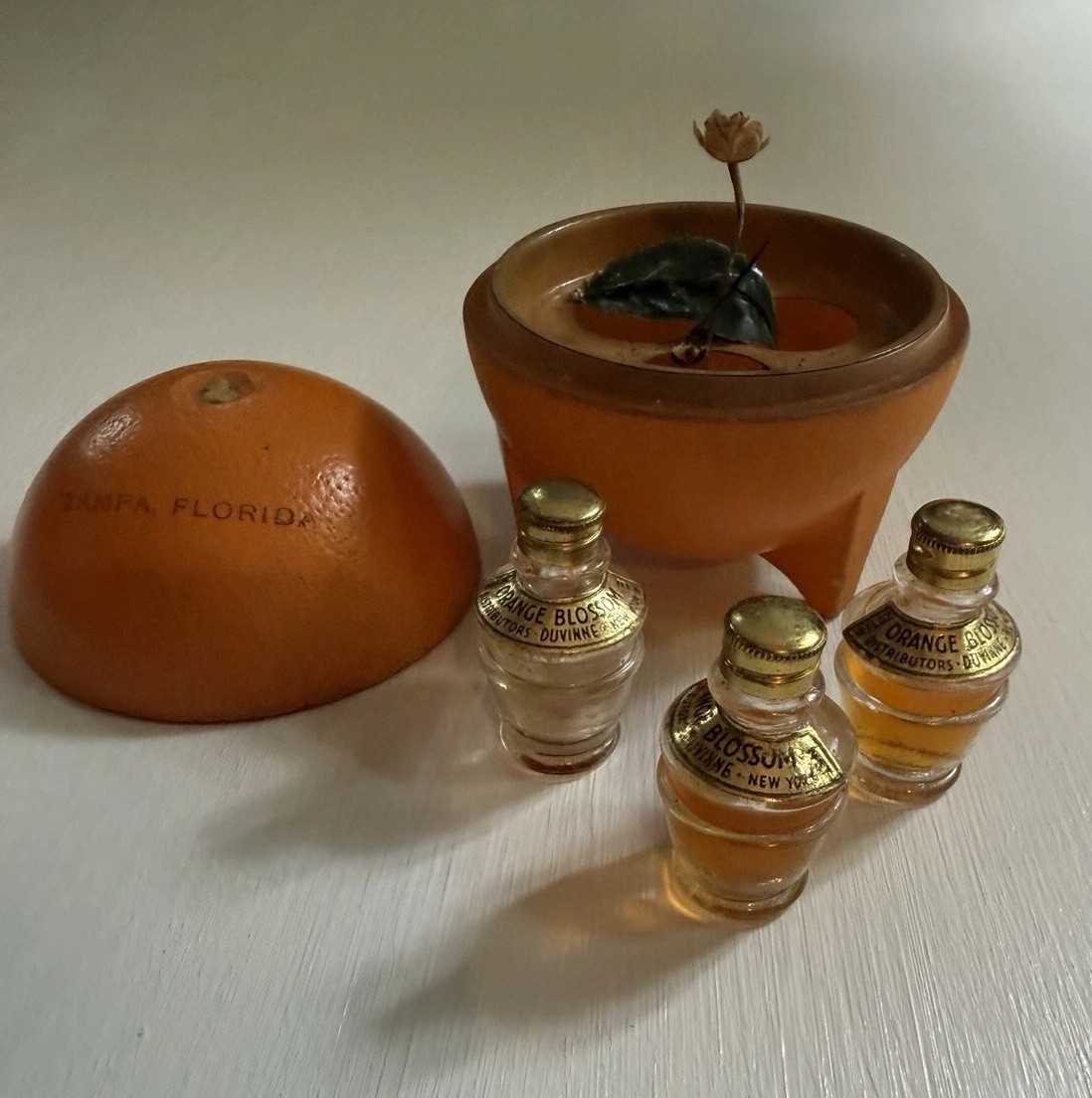 Vintage TAMPA FLORIDA Orange Blossom Perfume Dome Set Duvinne ( With Scent )