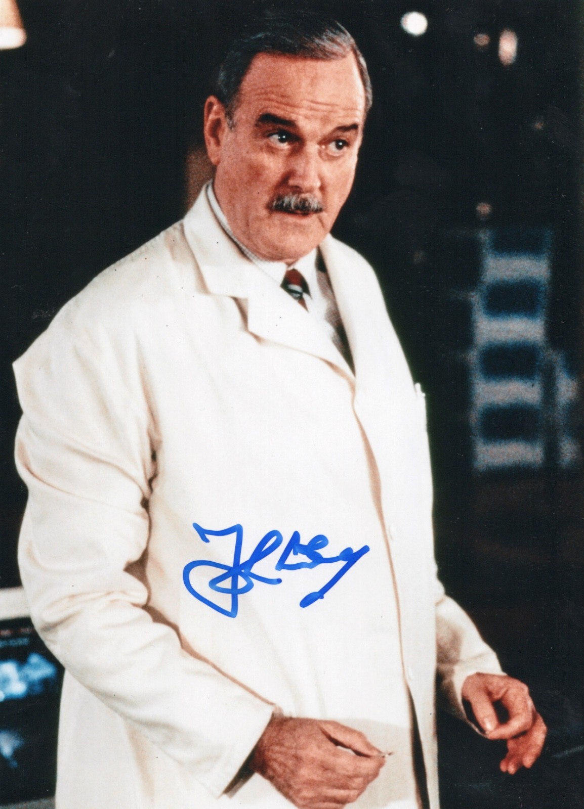 JOHN CLEESE 10-8 JAMES BOND AUTHENTIC AUTOGRAPH 