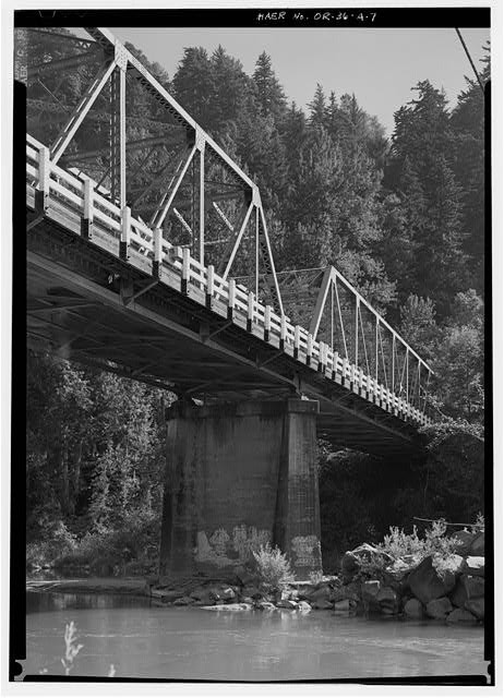 Photo:Troutdale Oregon Sandy River Bridge 1900s Truss Bridge East View