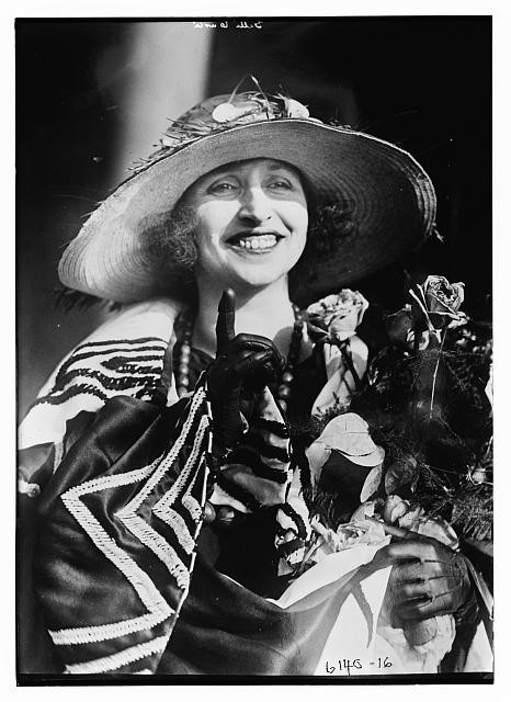 Photo:Galli Curci Portrait Hat Flowers