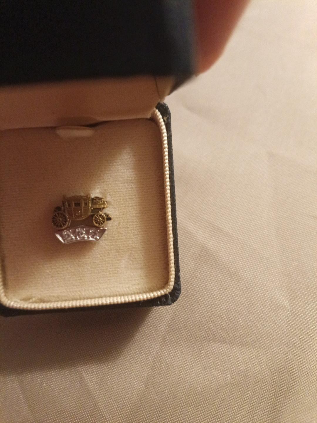 Fisher Body Pin GM Employee Service Award  10K Gold Three (3) Diamonds 2.04g